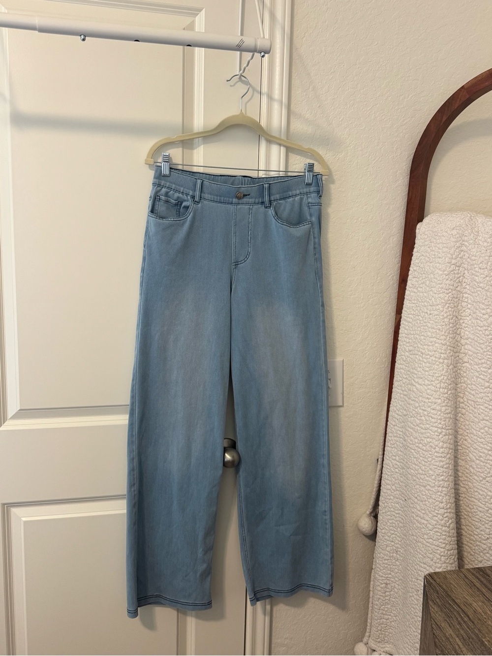 Light Blue Wide-Leg Jegging